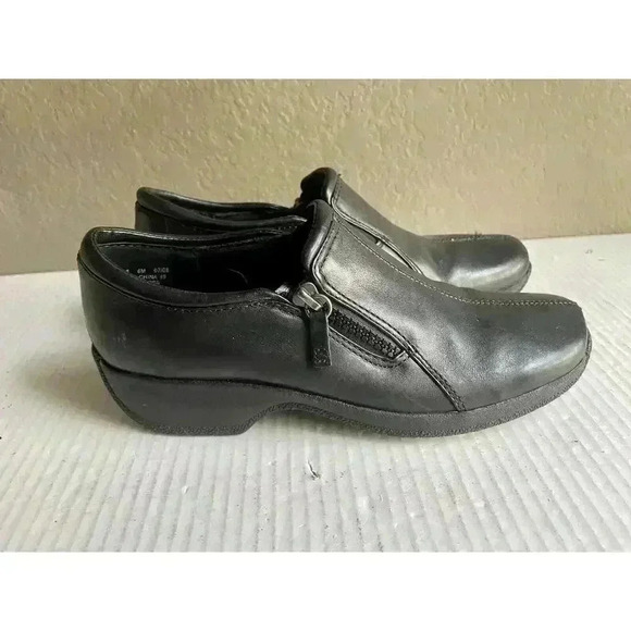 Clarks Leather Black Side Zip Slip Comfort Loafers 73885 Women’s Size 6 M - Picture 1 of 10